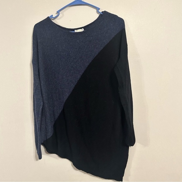 Matty M Asymmetrical Sweater Black and Blue Size Medium - Picture 1 of 3